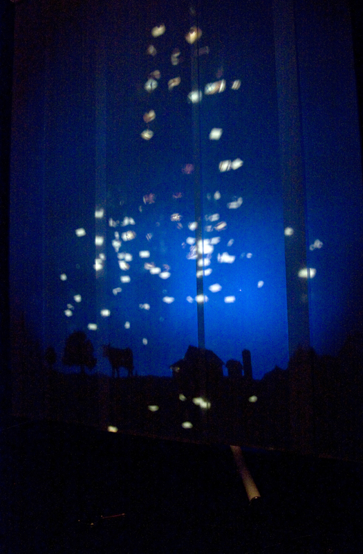 mécanisme de réanimation no 5, installation cinétique et sonore de manon labrecque,mécanisme,ciel,fragmentation,lanterne magique,étoiles