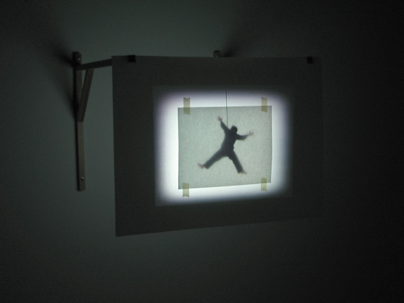 les yeux fermés,installation cinétique et sonore et vidéo de manon labrecque,mécanismes,images,corps,suspension,dessin