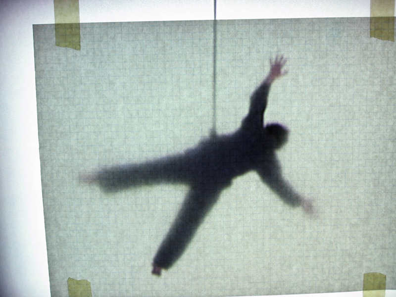 les yeux fermés,installation cinétique et sonore et vidéo de manon labrecque,mécanismes,images,corps,suspension,dessin