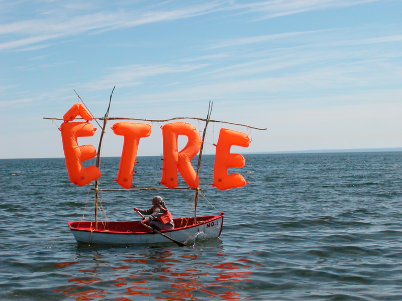 action contemplative, performance de manon labrecque,mer,bateau,être