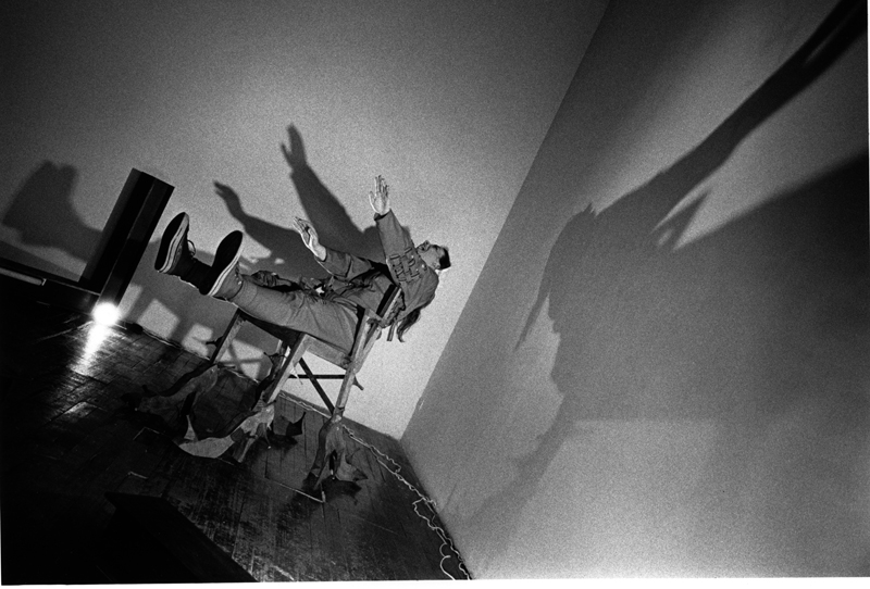 gravité,performance dans installation de diane dubeau et manon labrecque, mouvement perpétuel,topographie,loi gravitationnelle