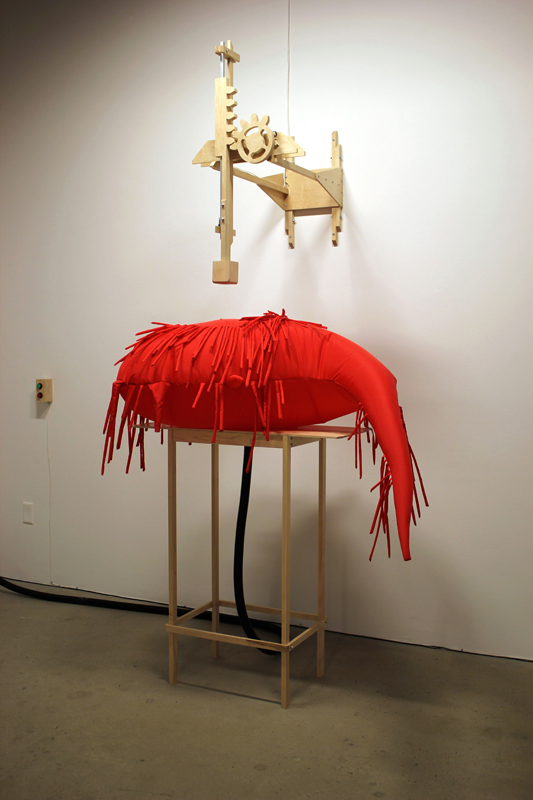 objets de cris et de vents,installation cinétique et sonore de manon labrecque,mécanismes en bois,formes gonflées d'air,rouge,